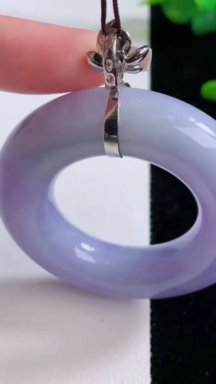 天然A货翡翠18K金紫罗兰平安环吊坠，尺寸52.5-11.3，重量:46.95g
12月6日