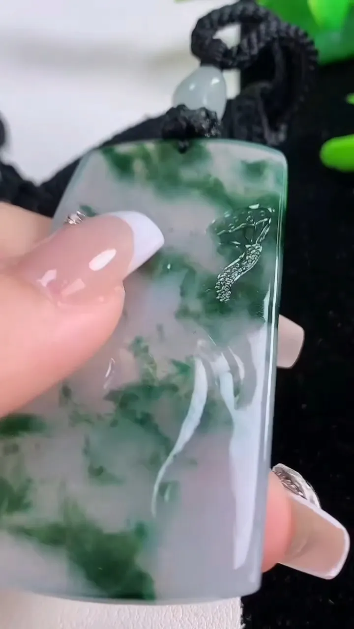 天然A货翡翠种飘花普贤菩萨吊坠，尺寸61.5-38.7-4.8，重量:32.05g
12月6日