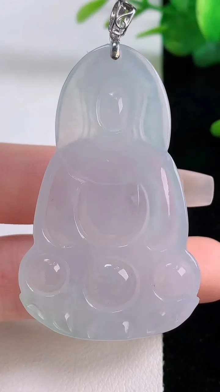 天然A货翡翠观音菩萨吊坠，尺寸52.6-32.6-5.9，重量:19.21g
12月6日