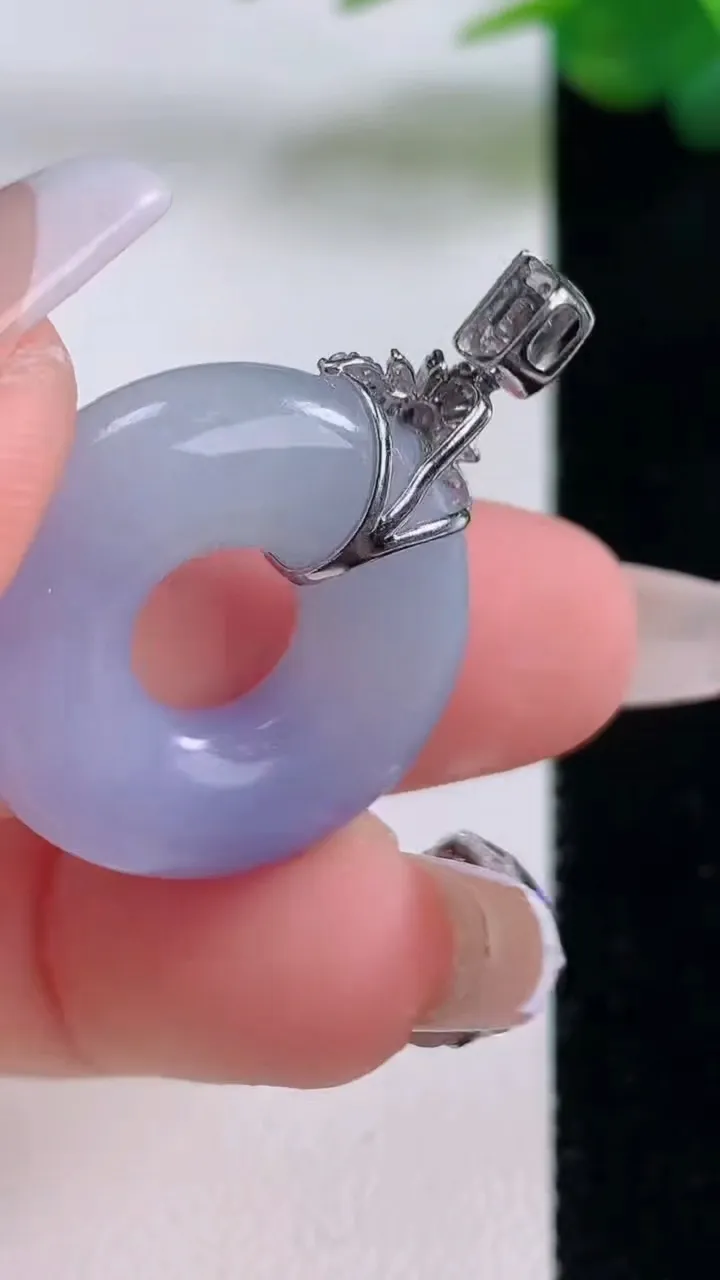 天然A货翡翠18K金紫罗兰平安环吊坠，尺寸23.2-6.2，重量:7.38g
12月6日