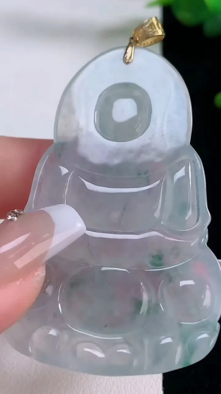 天然A货翡翠种飘花观音菩萨吊坠，尺寸59.4-37.4-4.8，重量:18.96g
12月6日