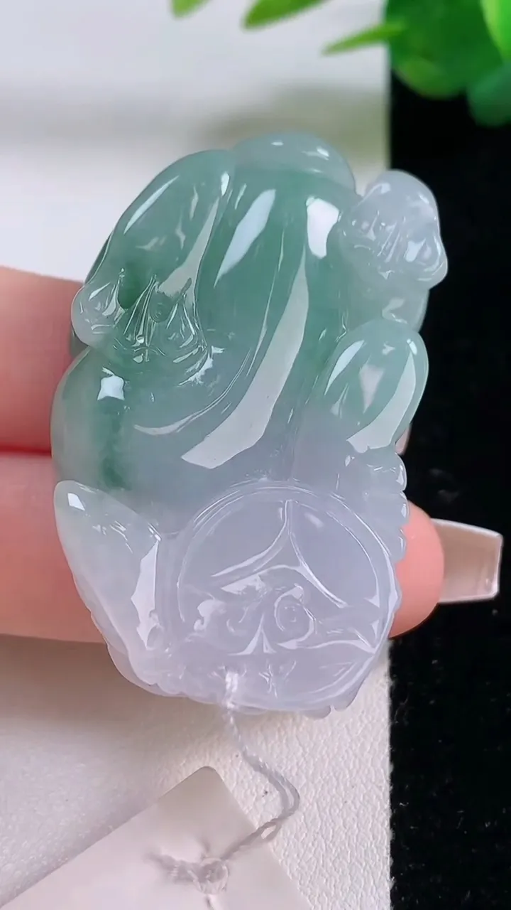 天然A货翡翠霸王貔貅吊坠，尺寸46.7-28.5-12，重量:35.49g
12月6日