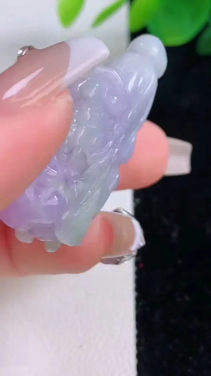 天然A货翡翠紫罗兰白菜吊坠，尺寸43.3-20.8-10.8，重量:15.15g
12月6日