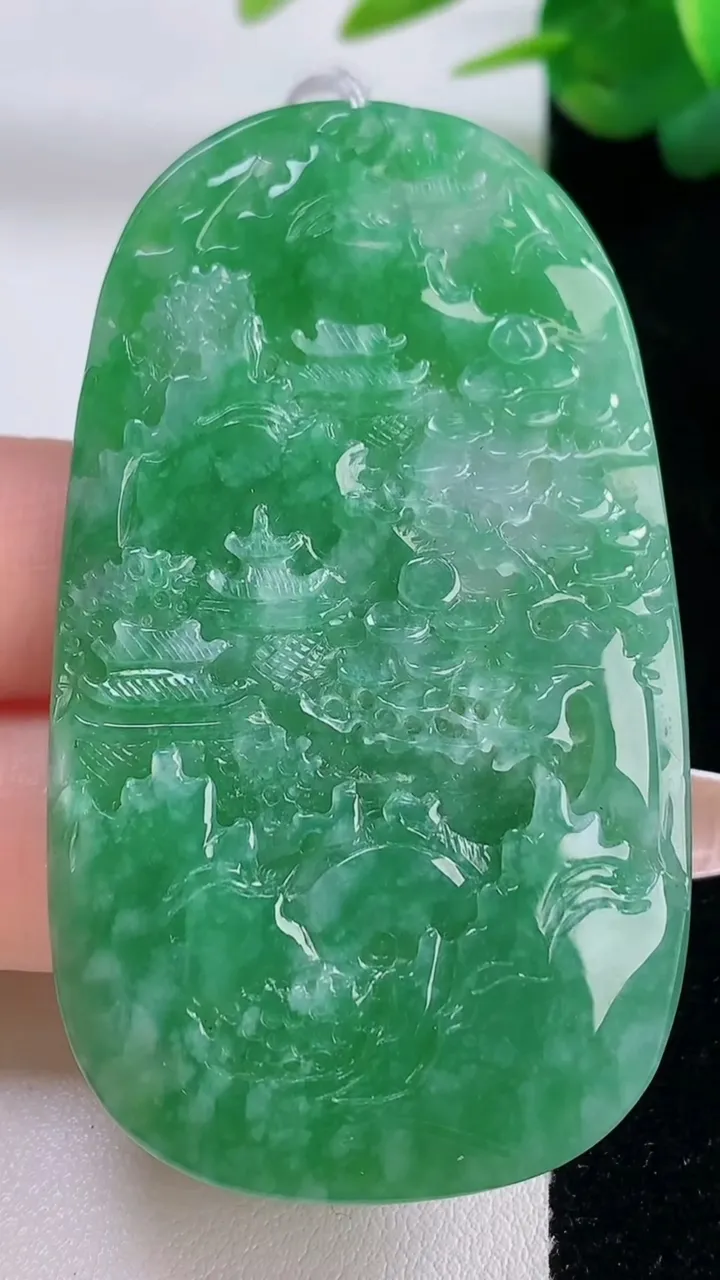 天然A货翡翠山水牌吊坠，尺寸63-36-5.4，重量:30.17g
12月6日