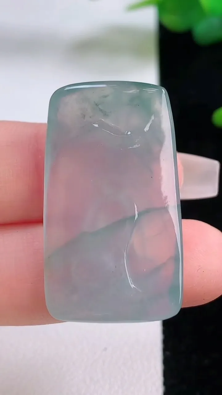 天然A货翡翠冰种飘花无相佛吊坠，尺寸33.8-19-6，重量:8.34g
12月6日