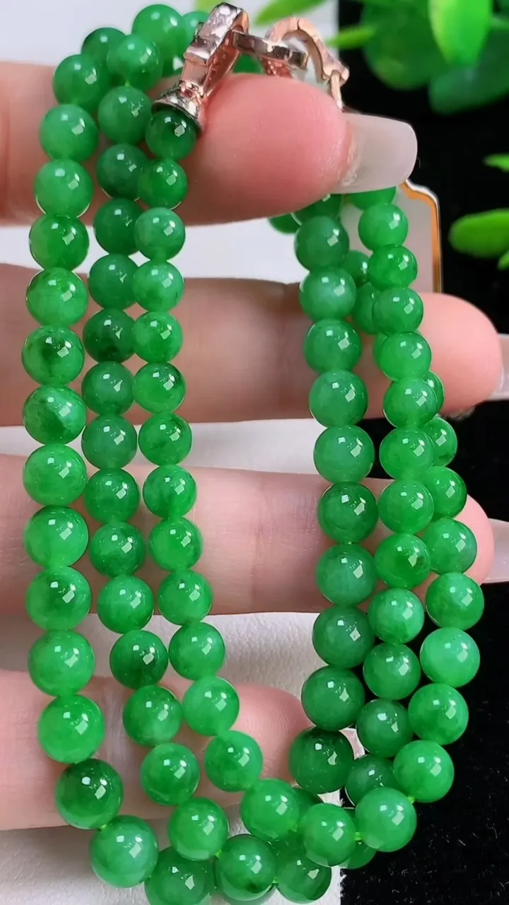 天然A货翡翠圆珠项链，尺寸6.5-99颗，重量:31.63g12月6日
工厂直销收藏佳品,种好水足，