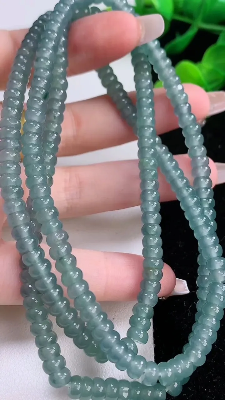 天然A货翡翠算盘珠项链，尺寸5.2-232颗，重:42.74g12月6日
工厂直销收藏佳品,种好水足