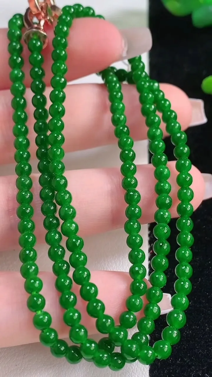 天然A货翡翠小米珠项链，尺寸4-164颗，重量:14.26g12月6日
工厂直销收藏佳品,种好水足，色泽均匀，有种有色，上手高大气！