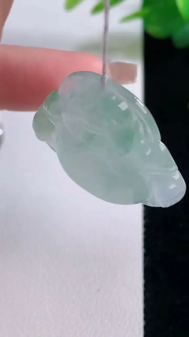 天然A货翡翠佛公吊坠，尺寸29.7-33-6.2，重量:9.24g
12月6日