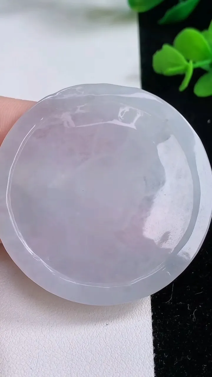 天然A货翡翠大日如来吊坠，尺寸53.2-4.7，重:23.27g
12月6日