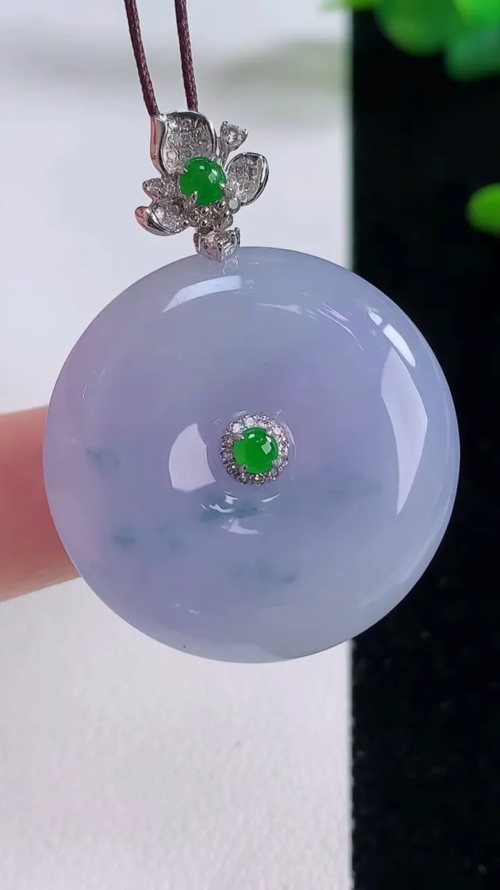 天然A货翡翠18K金紫罗兰平安扣吊坠，尺寸28.8-6.8，重量:12.87g
12月6日