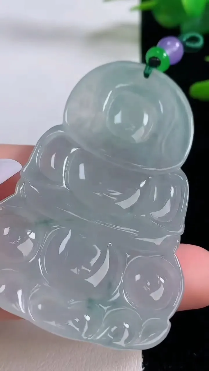 天然A货翡翠种飘花观音菩萨吊坠，尺寸64.4-40-5.8，重量:29.61g
12月6日