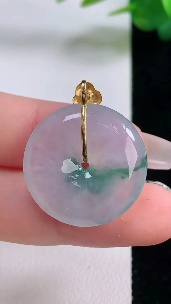 天然A货翡翠种飘花平安扣吊坠，尺寸24-5.7，重量:7.24g
12月6日