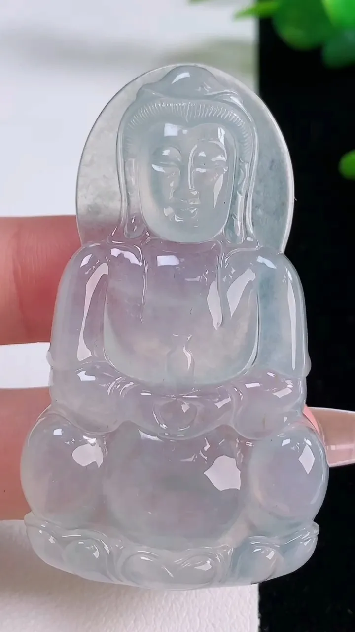 天然A货翡翠种白冰观音菩萨吊坠，尺寸60-35.2-5.9，重量:22.51g
12月6日