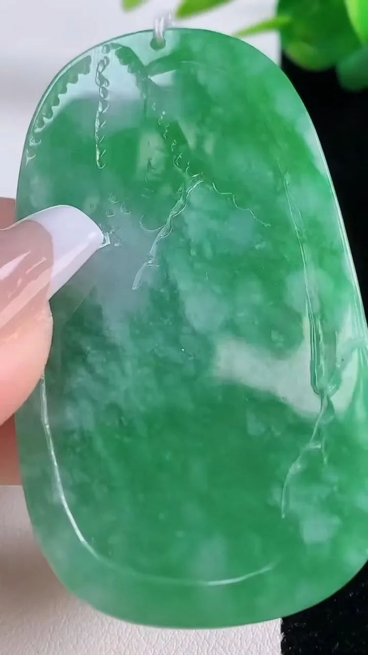 天然A货翡翠山水牌吊坠，尺寸63-36-5.4，重量:30.17g
12月6日