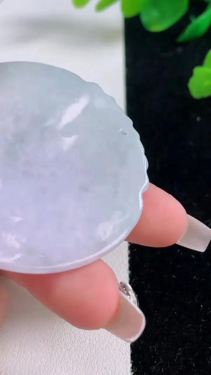 天然A货翡翠生肖猪吊坠，尺寸50.5-49-5.8，重:25.56g
12月6日