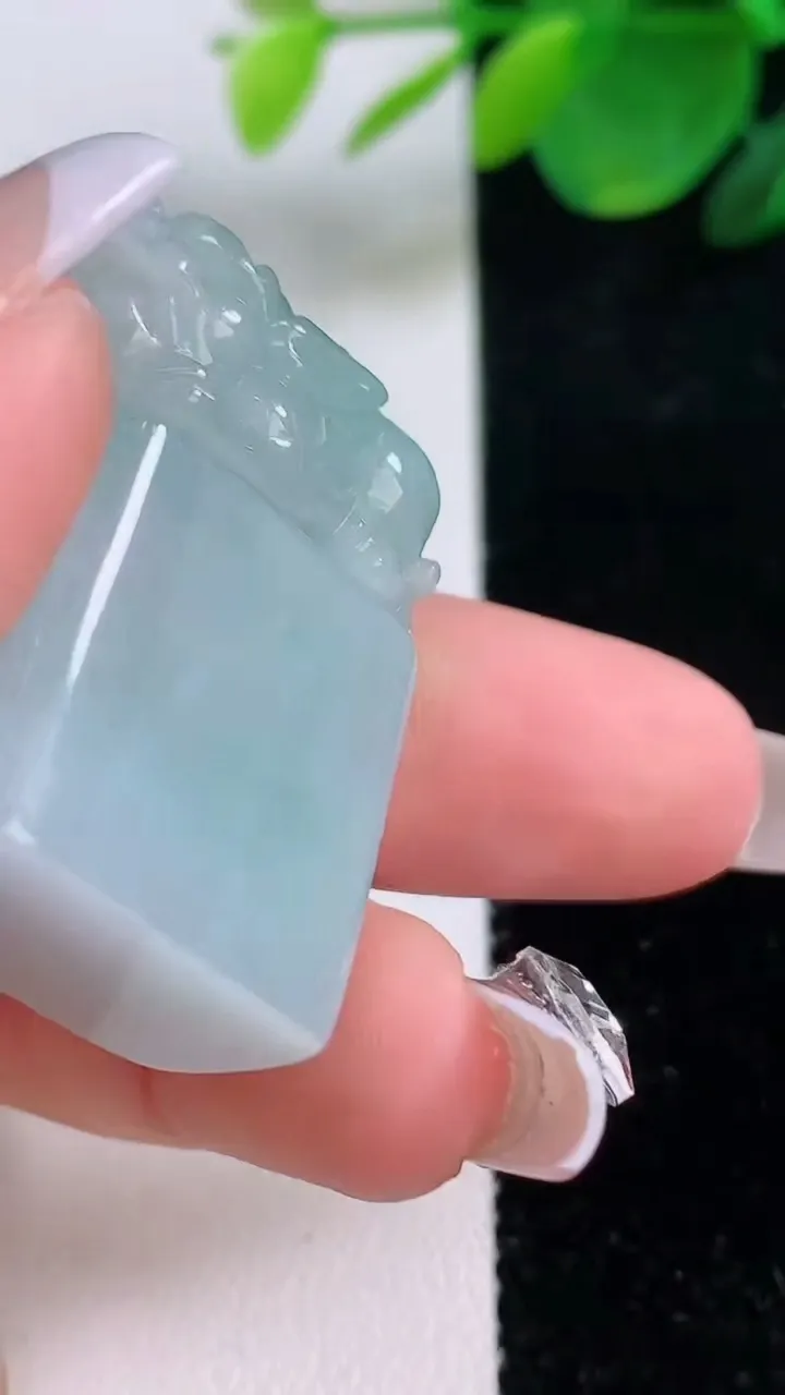 天然A货翡翠貔貅印章，尺寸34.3-22.6-11，重量:23.63g
12月6日