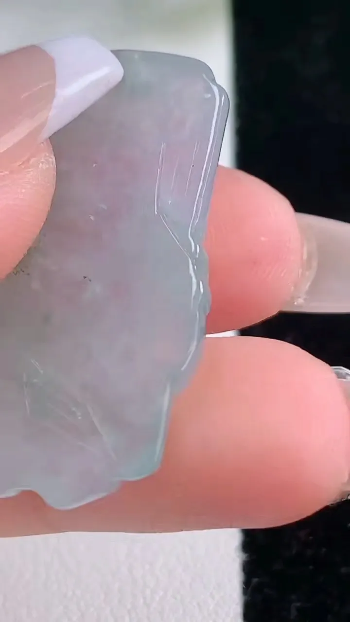 天然A货翡翠冰种飘花复古龙牌吊坠，尺寸34.7-16-4.8，重量:7.27g
12月6日