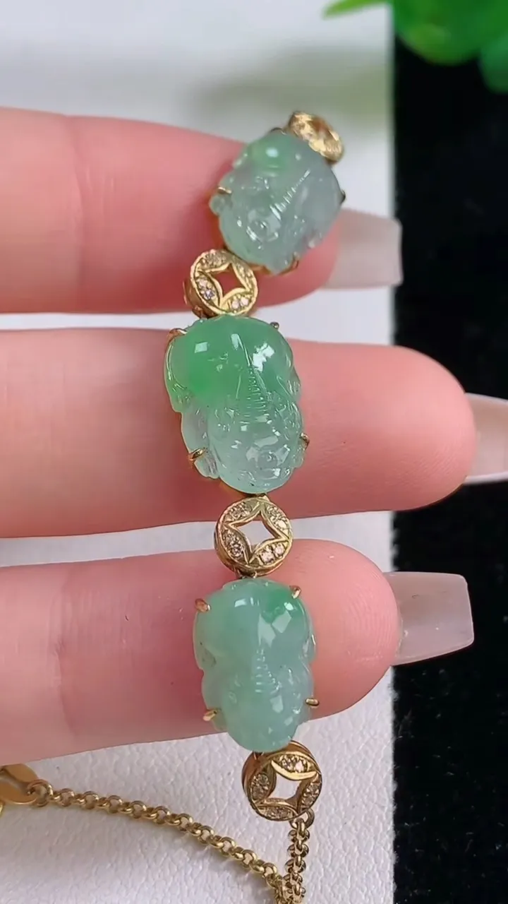 天然A货翡翠貔貅手链，尺寸13-9.7-5，重量:5.68g
12月6日