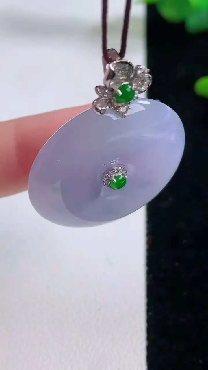 天然A货翡翠18K金紫罗兰平安扣吊坠，尺寸28.8-6.8，重量:12.87g
12月6日