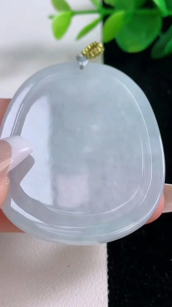 天然A货翡翠生肖鸡吊坠，尺寸50.3-42-5.5，重量:23.73g
12月6日