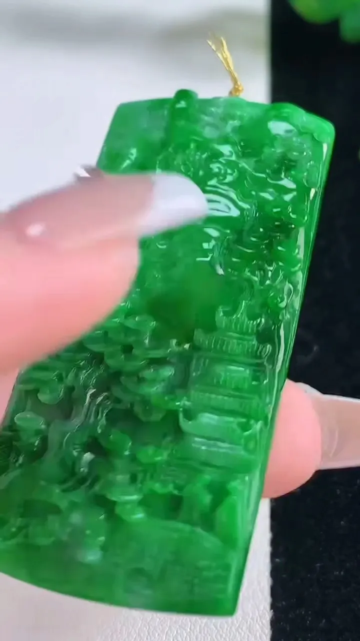 天然A货翡翠山水牌吊坠，尺寸57-28.2-4.9，重量:19.85g
12月6日
