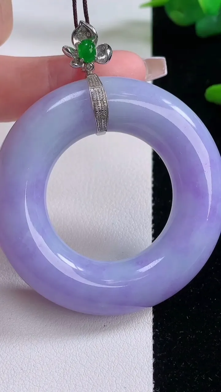 天然A货翡翠18K金紫罗兰平安环吊坠，尺寸52.5-11.3，重量:46.95g
12月6日