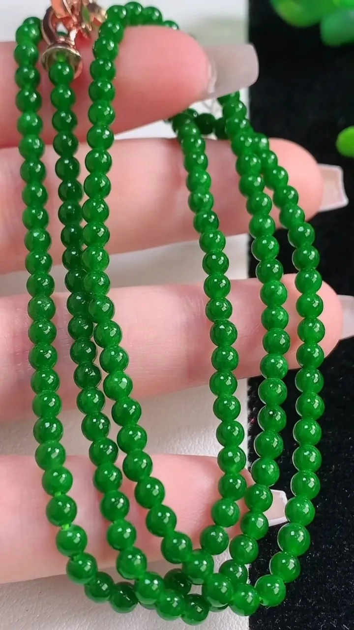 天然A货翡翠小米珠项链，尺寸4-164颗，重量:14.26g12月6日
工厂直销收藏佳品,种好水足，色泽均匀，有种有色，上手高大气！