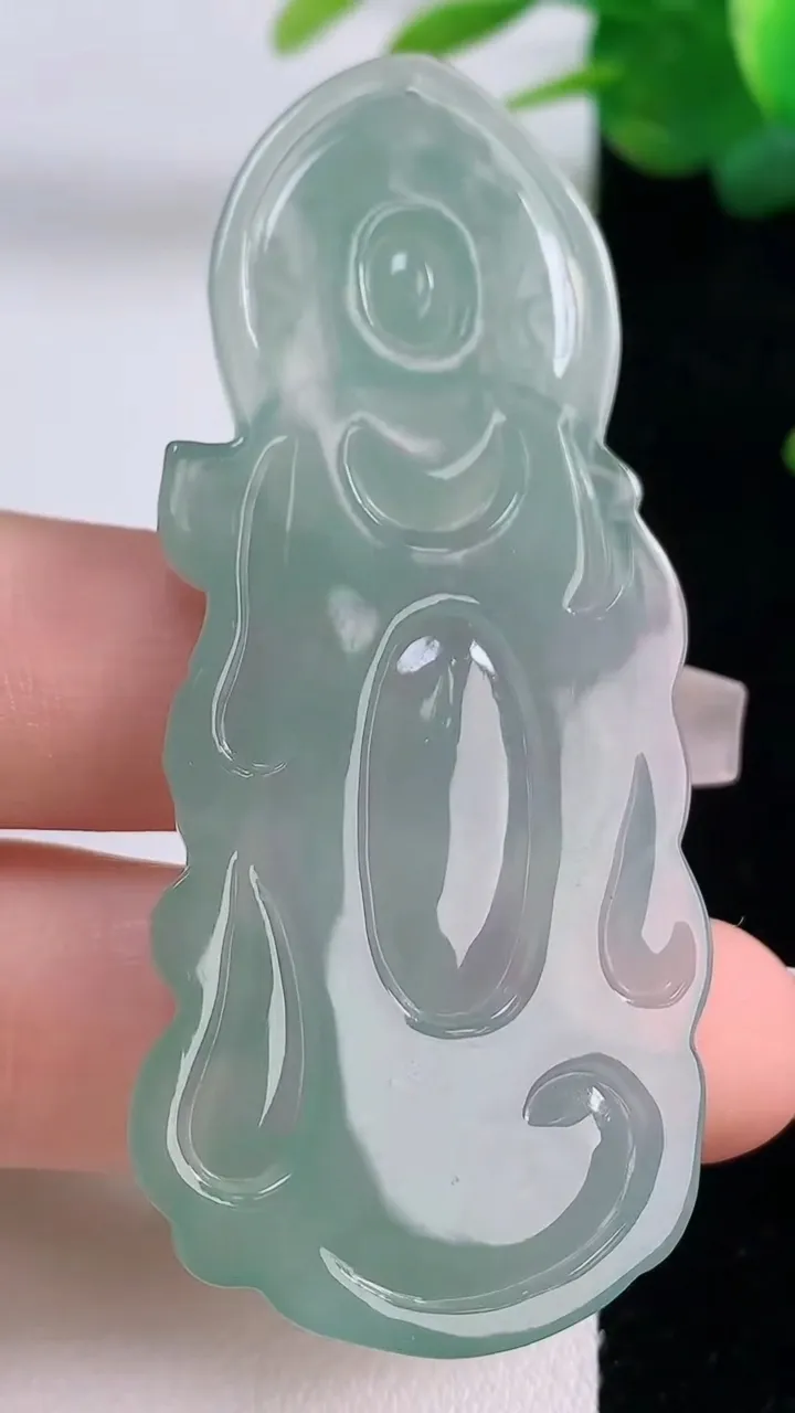 天然A货翡翠普贤菩萨吊坠，尺寸65.6-28-5，重量:18.55g
12月6日