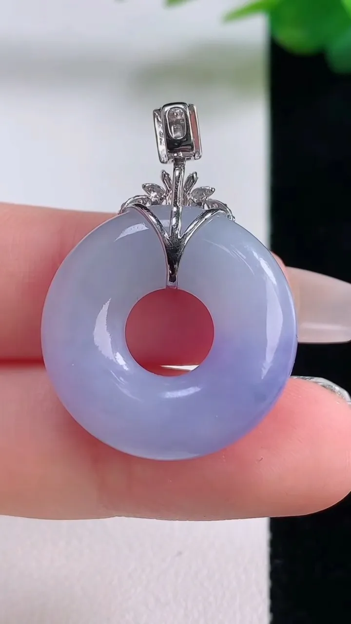 天然A货翡翠18K金紫罗兰平安环吊坠，尺寸23.2-6.2，重量:7.38g
12月6日