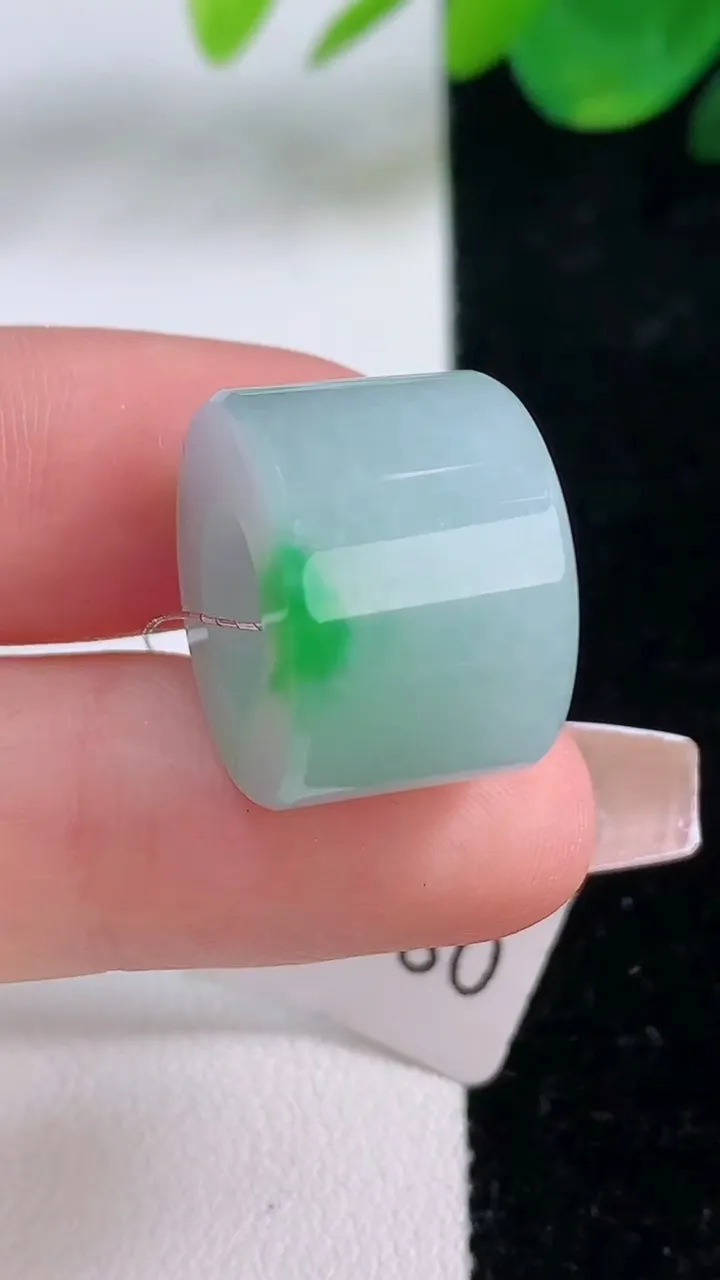 天然A货翡翠路路通吊坠，尺寸17.8-12.8，重量:9.60g
12月6日