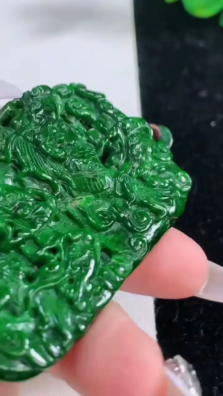 天然A货翡翠九龙至尊 龙牌吊坠，尺寸60-42-10.2，重:60.39g
12月6日