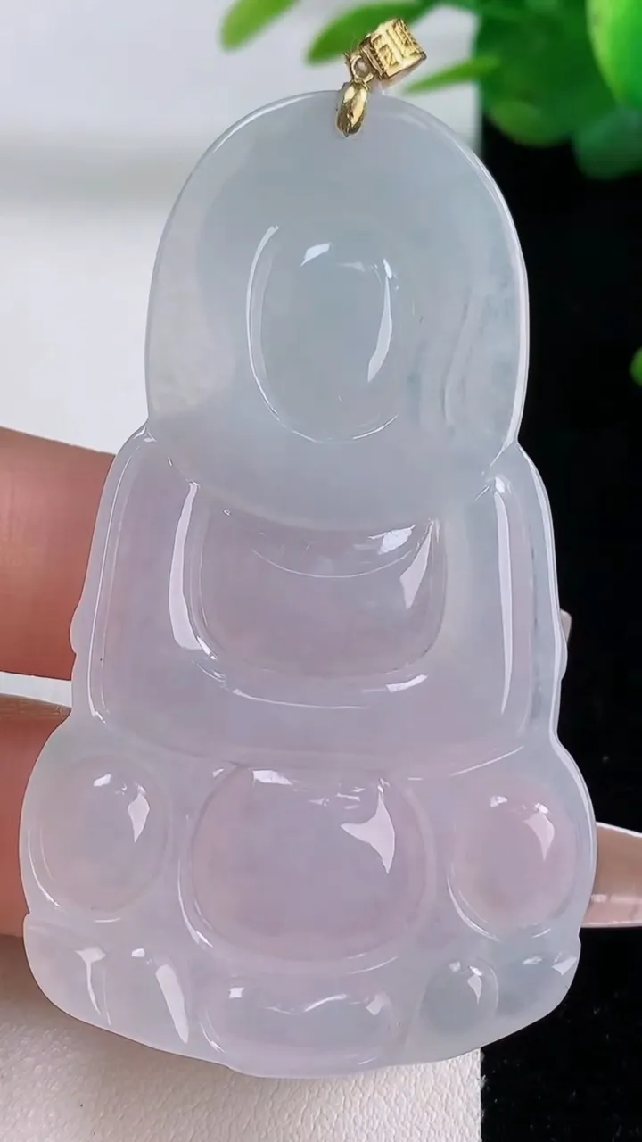 天然A货翡翠种白冰观音菩萨吊坠，尺寸62.4-36.7-5.2，重量:22.07g
12月6日