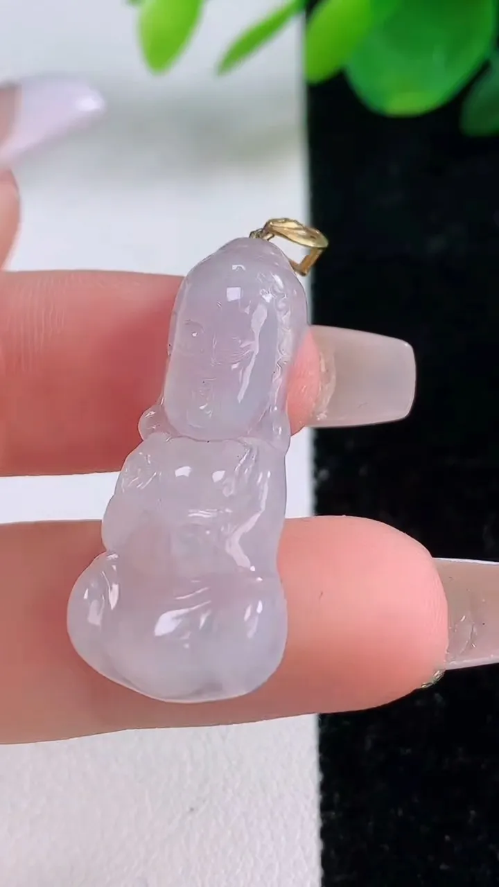 天然A货翡翠种白冰弥勒佛吊坠，尺寸32-15.3-4，重量:3.70g
12月6日