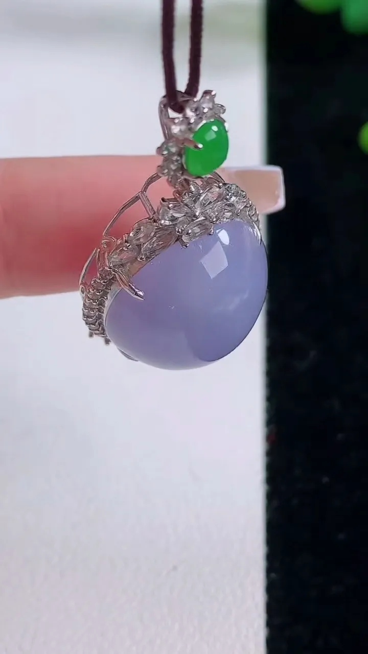 天然A货翡翠18K金紫罗兰蛋面吊坠，尺寸35.5-18.8-11.6，裸石17.7-16重量:7.21g
12月6日