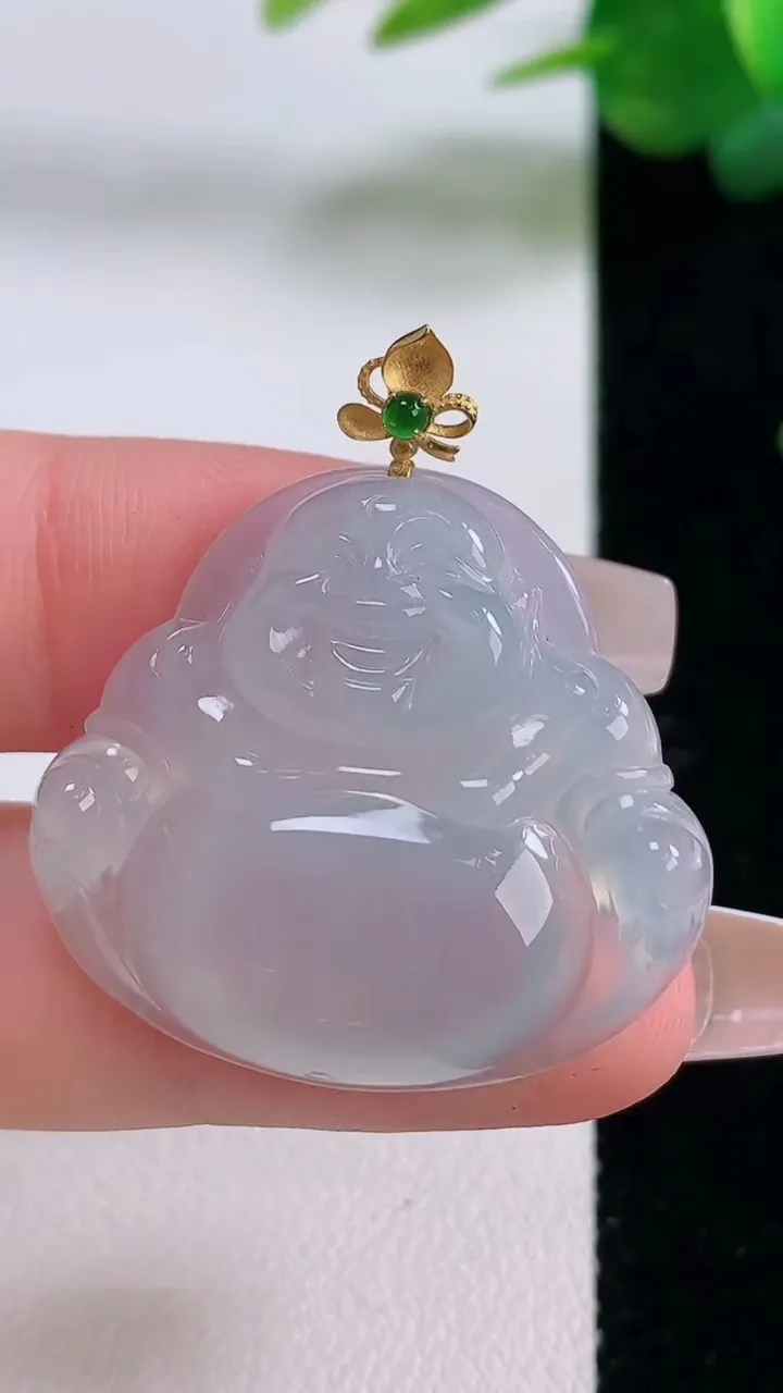 天然A货翡翠种白冰佛公吊坠，尺寸28.3-31-6，重量:8.13g
12月6日