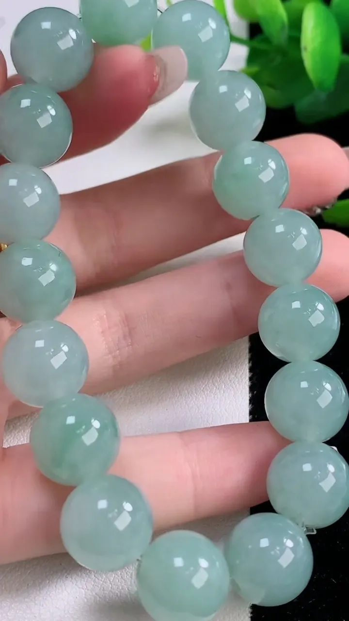 天然A货翡翠圆珠手串，尺寸12.2-17颗，重量:53.21g12月6日
工厂直销收藏佳品,种好水足