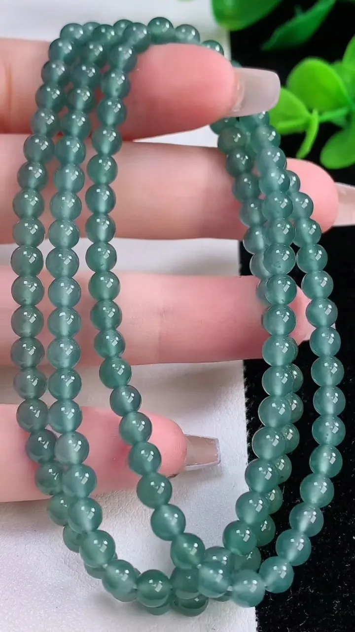 天然A货翡翠圆珠项链，尺寸4.7-133颗，重:24.72g
12月6日