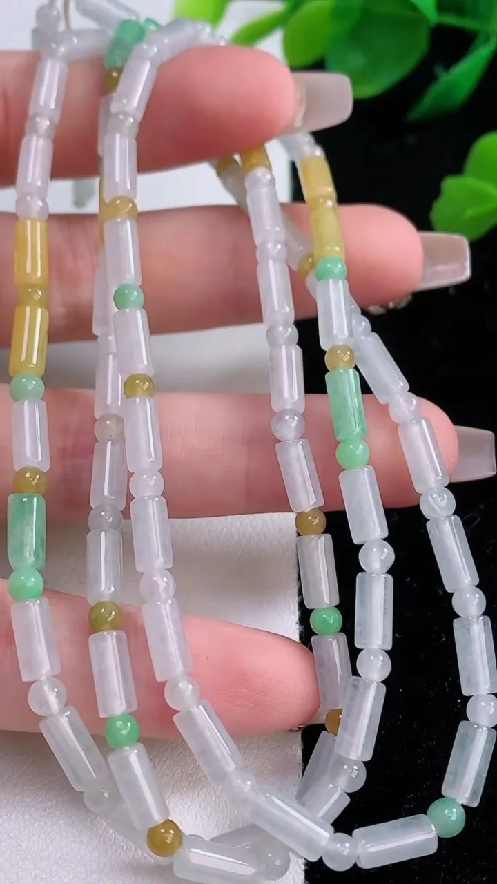 天然A货翡翠双彩路路通项链，尺寸7.5-3.6，重:22.96g12月6日
工厂直销收藏佳品,种好水足，色泽均匀，有种有色，上手高大气！