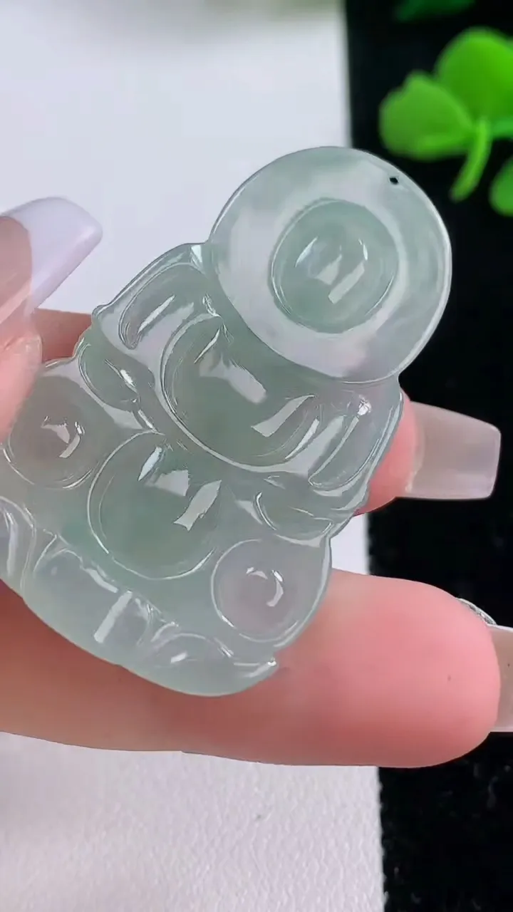 天然A货翡翠观音菩萨吊坠，尺寸42.8-26.6-4.3，重:8.70g
12月6日