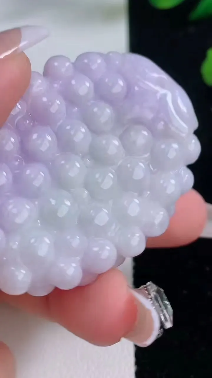 天然A货翡翠紫罗兰多子多福 葡萄吊坠，尺寸51.5-36-14，重:47.91g
12月6日