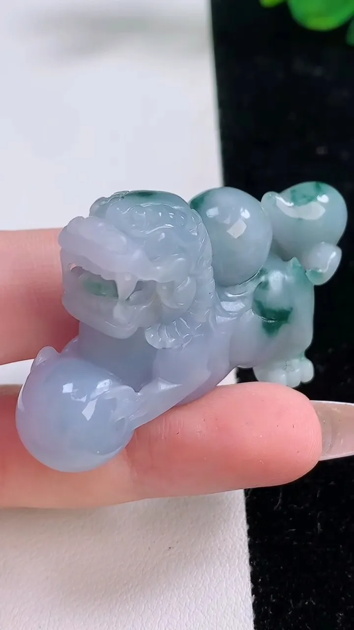 天然A货翡翠飘花貔貅吊坠，尺寸48.5-34.3-14，重:37.15g
12月6日