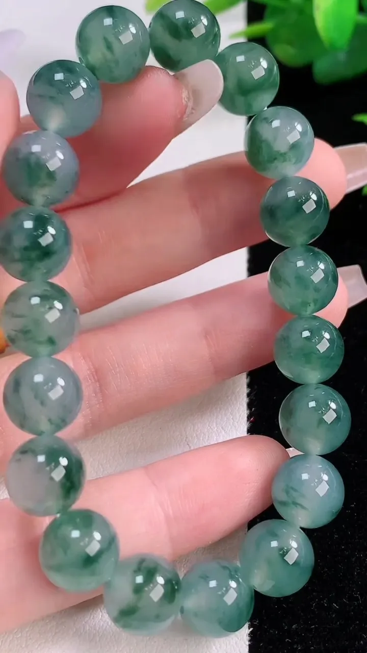天然A货翡翠种飘花圆珠手串，尺寸9.8-19颗，重量:32.90g12月6日
工厂直销收藏佳品,种好