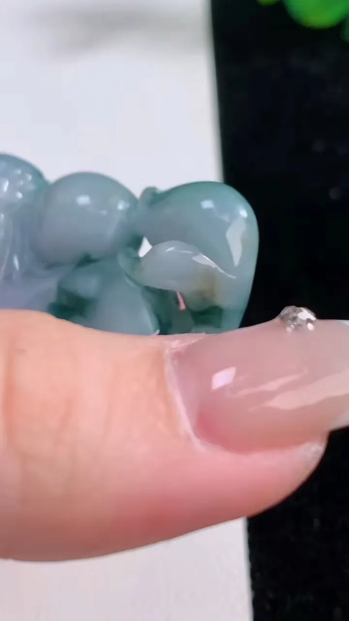 天然A货翡翠飘花貔貅吊坠，尺寸48.5-34.3-14，重:37.15g
12月6日