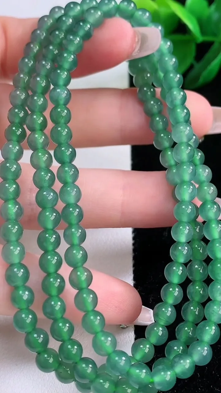 天然A货翡翠圆珠项链，尺寸4.8-134颗，重量:28.09g
12月6日
