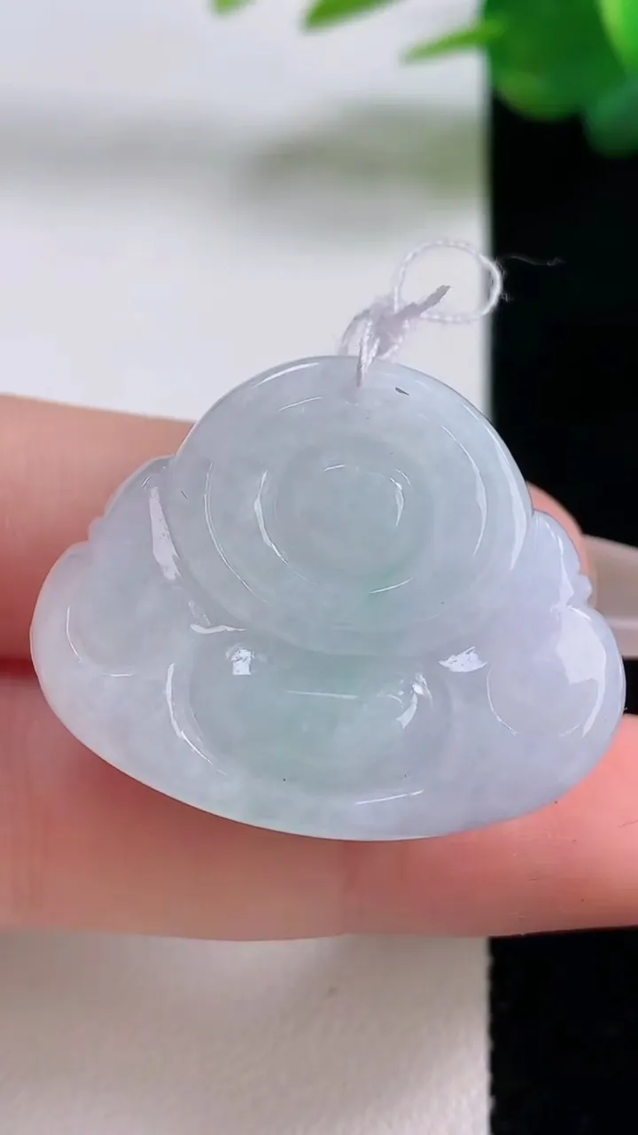 天然A货翡翠佛公吊坠，尺寸25.6-32.6-14，重量:20.00g
12月6日