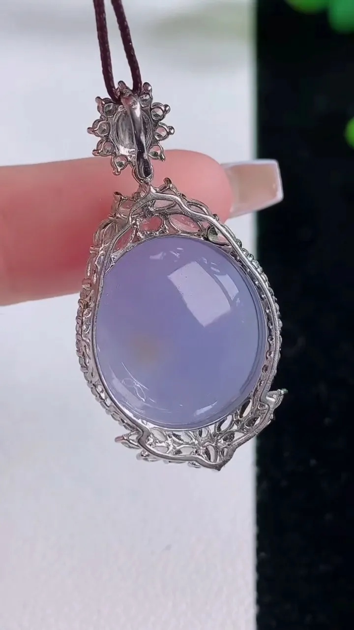 天然A货翡翠18K金紫罗兰蛋面吊坠，尺寸35.5-18.8-11.6，裸石17.7-16重量:7.21g
12月6日