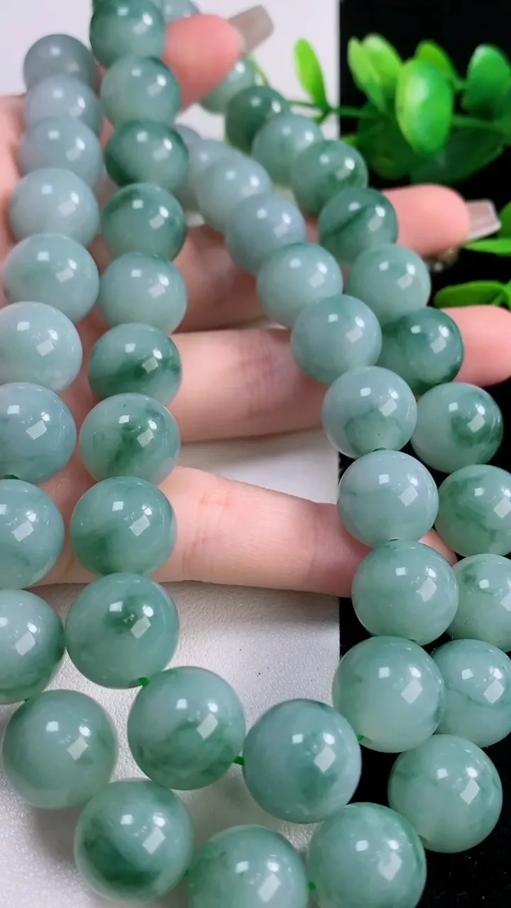 天然A货翡翠飘花圆珠项链，尺寸13-48颗，重量:115.89g12月6日
工厂直销收藏佳品,种好水