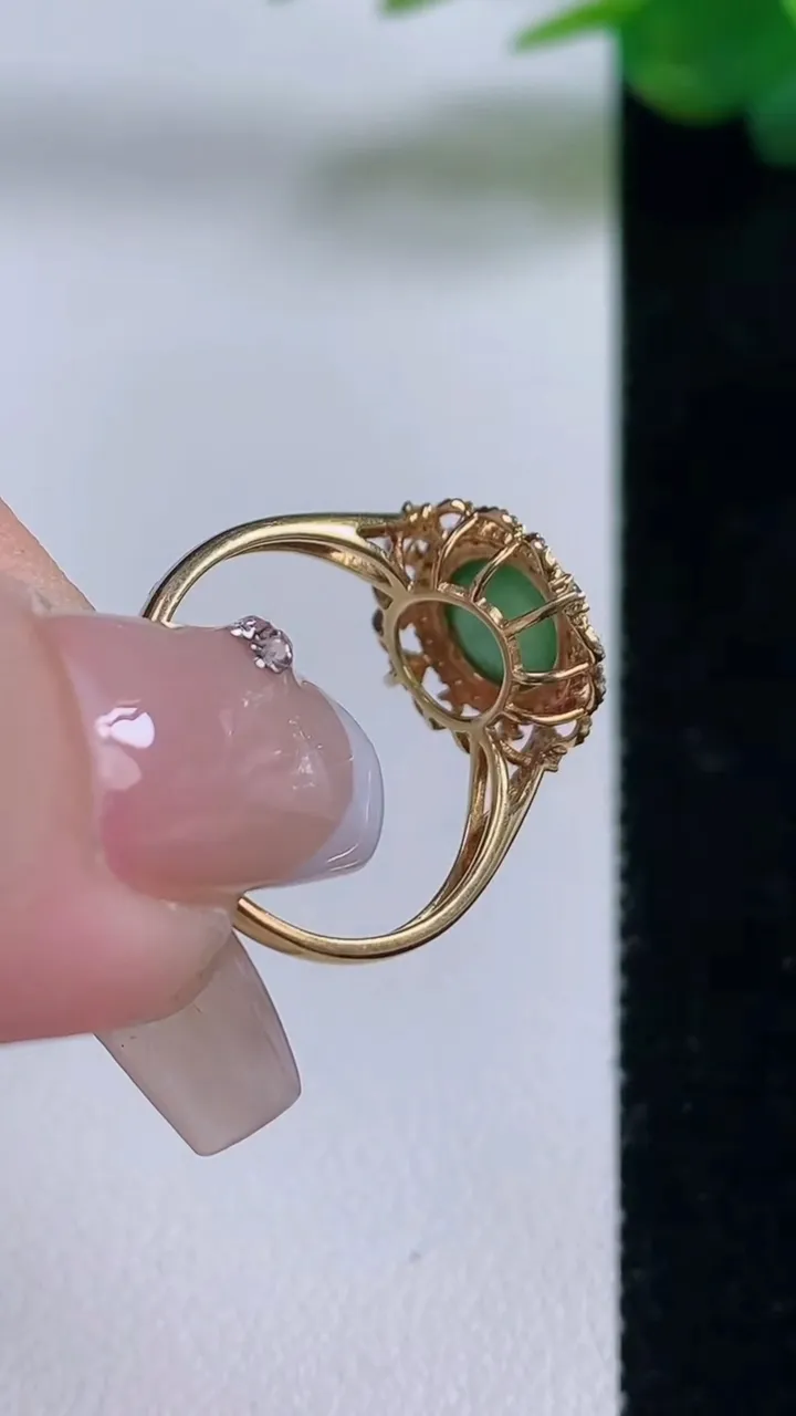 天然A货翡翠蛋面戒指，尺寸17.2-6.6-5.6-6.5，重量:2.46g2025年12月6日
工厂直销收藏佳品,种好水足，色泽均匀，有种有色，上手高大气！