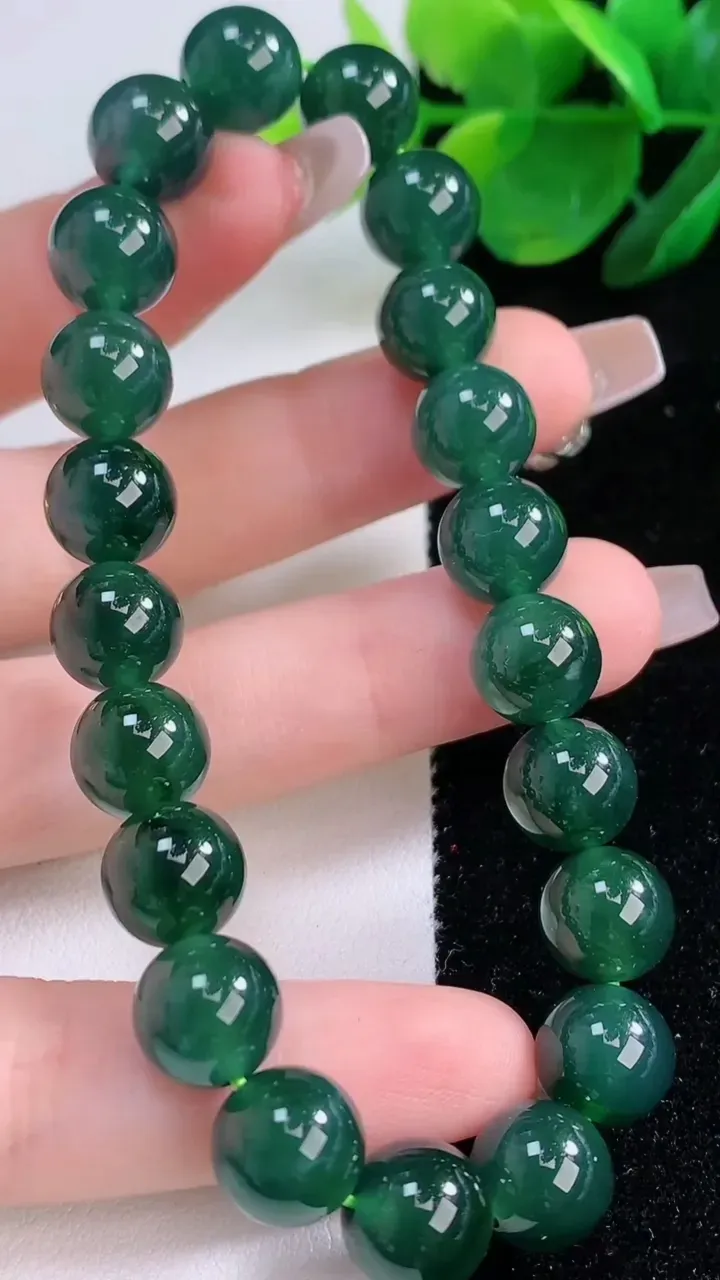 天然A货翡翠圆珠手串，尺寸9.6-21颗，重量:34.38g12月6日
工厂直销收藏佳品,种好水足，
